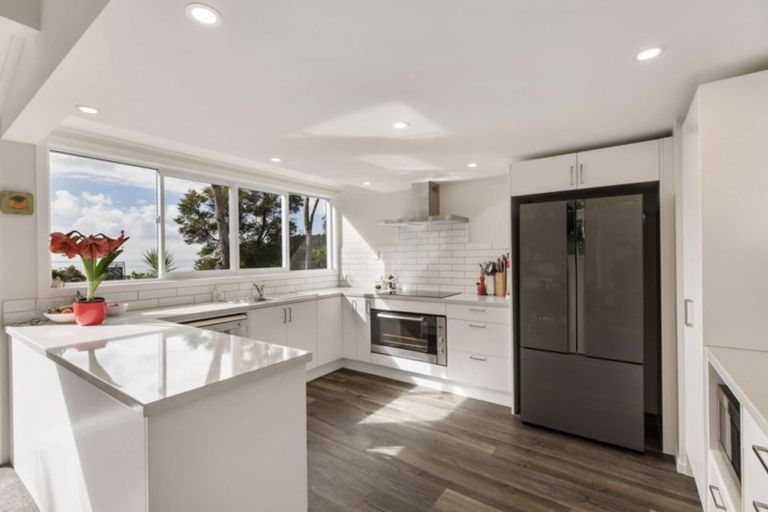 Photo of property in 91 Wood Bay Road, Titirangi, Auckland, 0604