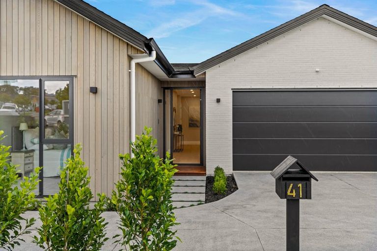 Photo of property in 41 Surf View Crescent, Red Beach, 0932