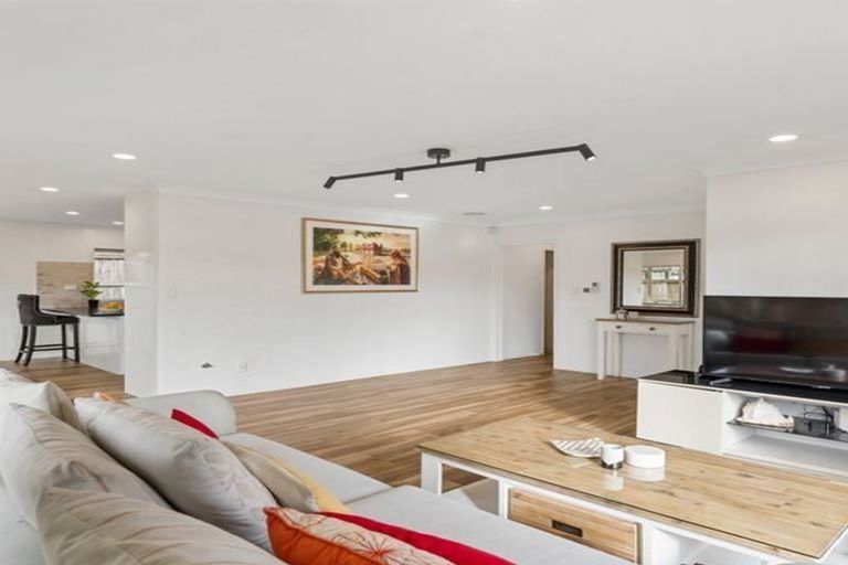 Photo of property in 18 Brittas Place, East Tamaki, Auckland, 2016