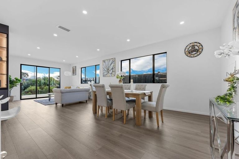 Photo of property in 11 Seagreen Avenue, Rosehill, Papakura, 2113