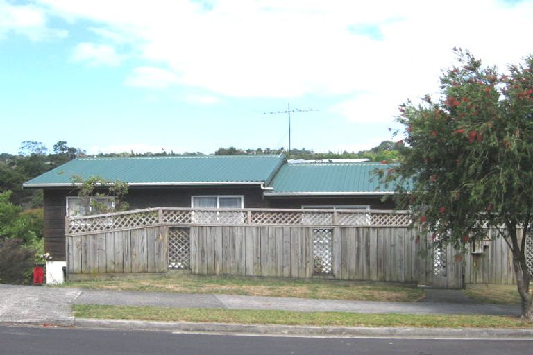 Photo of property in 2/30 Witheford Drive, Bayview, Auckland, 0629