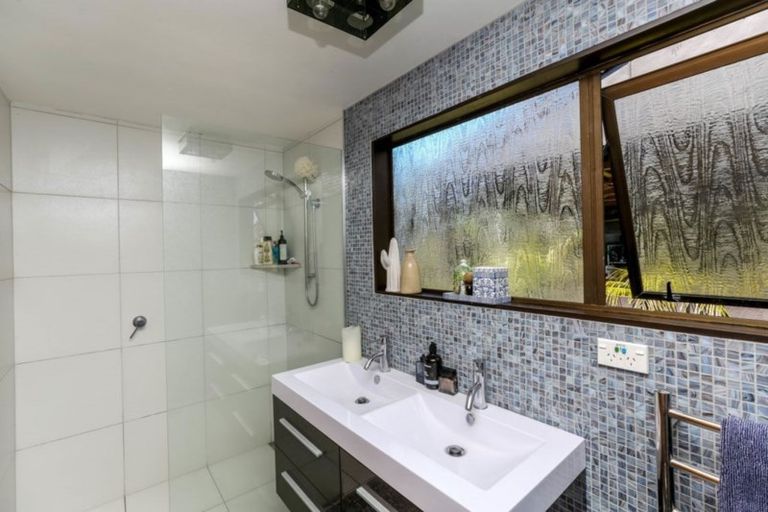 Photo of property in 319 Mangorei Road, Merrilands, New Plymouth, 4312