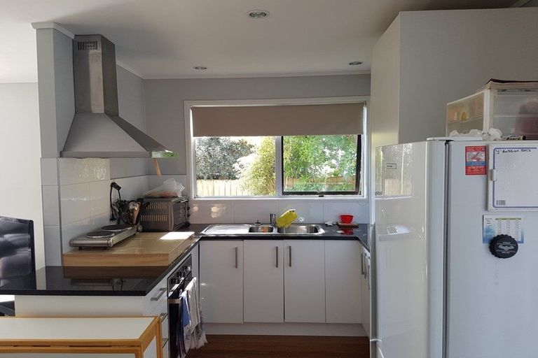 Photo of property in 1/24 Contessa Drive, Glenfield, Auckland, 0629