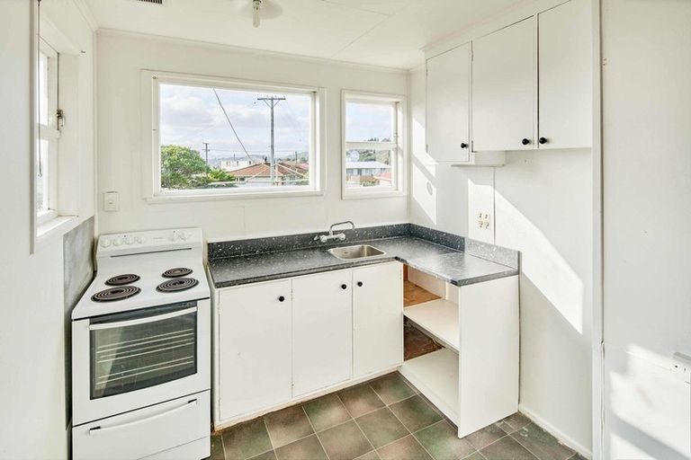 Photo of property in 130 Sievers Grove, Cannons Creek, Porirua, 5024