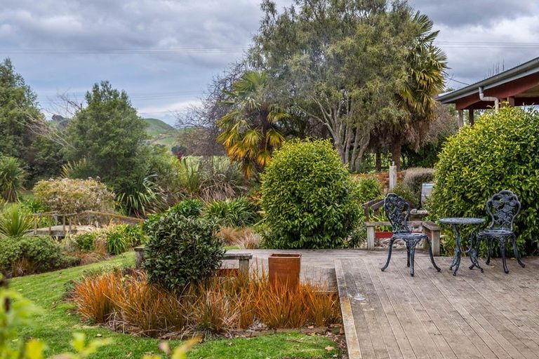 Photo of property in 841 Cowper Road, Dannevirke, 4976
