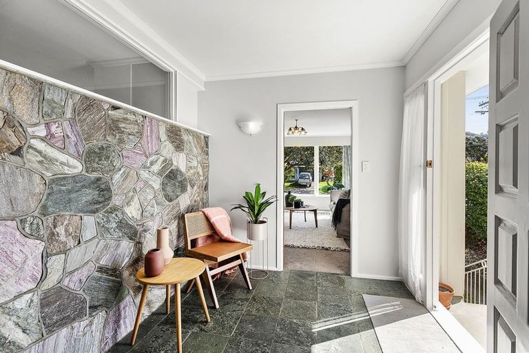 Photo of property in 17 Saint Edmund Crescent, Tawa, Wellington, 5028