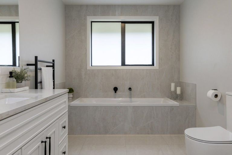 Photo of property in 40 King Road, Kinloch, Taupo, 3385