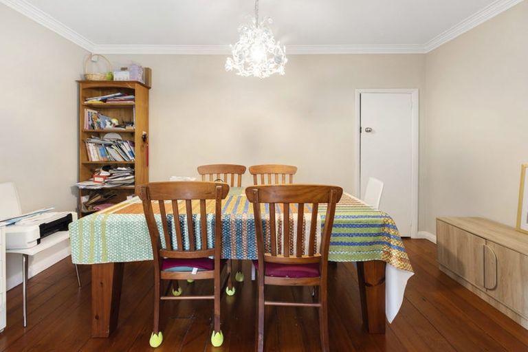 Photo of property in 122 Donald Street, Karori, Wellington, 6012