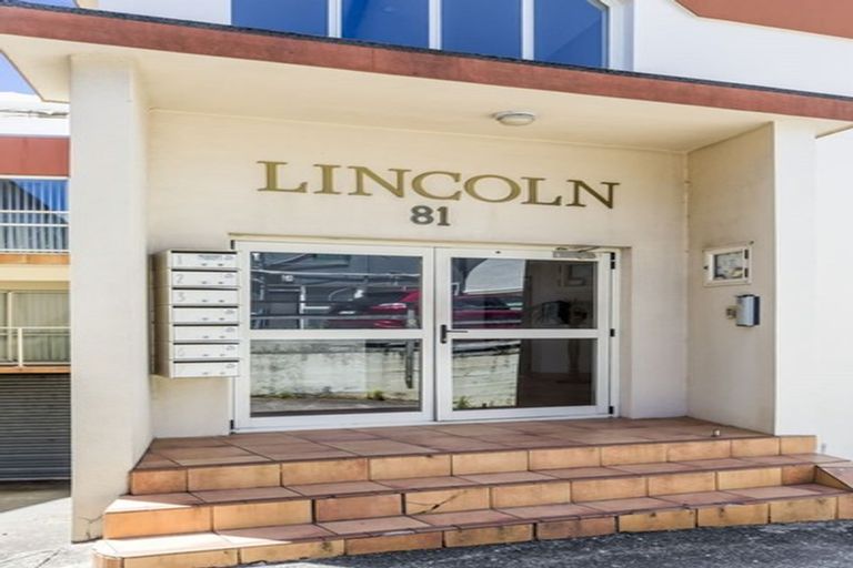 Photo of property in 1/81 Birkenhead Avenue, Birkenhead, Auckland, 0626