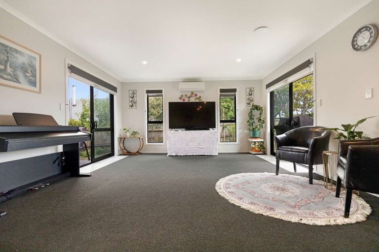 Photo of property in 5 Faber Place, Rototuna North, Hamilton, 3210