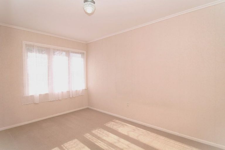 Photo of property in 20a Beaubank Road, Kelston, Auckland, 0602