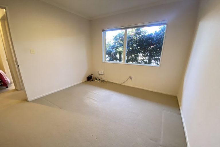 Photo of property in 6e Clearwater Cove, West Harbour, Auckland, 0618