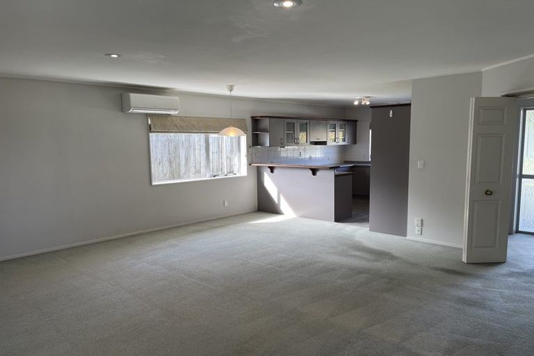 Photo of property in 2/12 Ayrshire Place, Somerville, Auckland, 2014