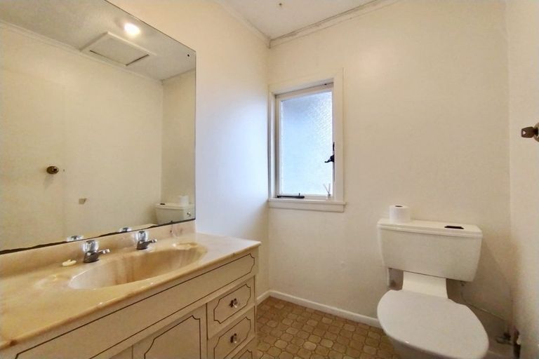 Photo of property in 1/11 Taharoto Road, Takapuna, Auckland, 0622