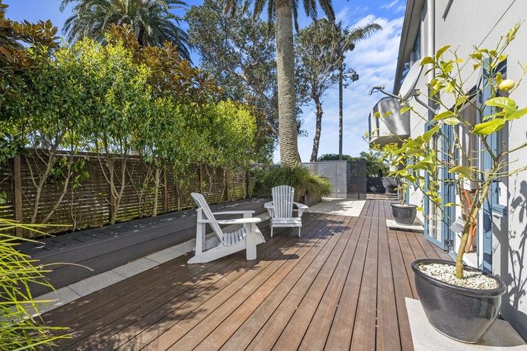 Photo of property in 1/71 Princes Street, Northcote Point, Auckland, 0627