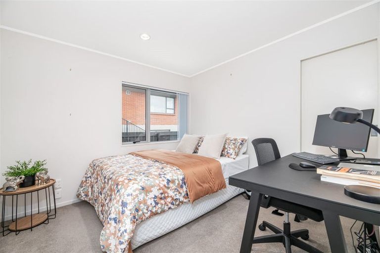 Photo of property in 13a Jenelin Road, Glendene, Auckland, 0602