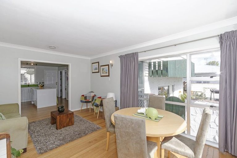 Photo of property in 27 Lowtherhurst Road, Massey, Auckland, 0614