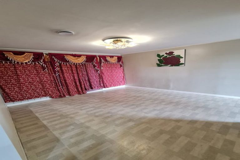 Photo of property in 39 Sunnyside Road, Sunnyvale, Auckland, 0612