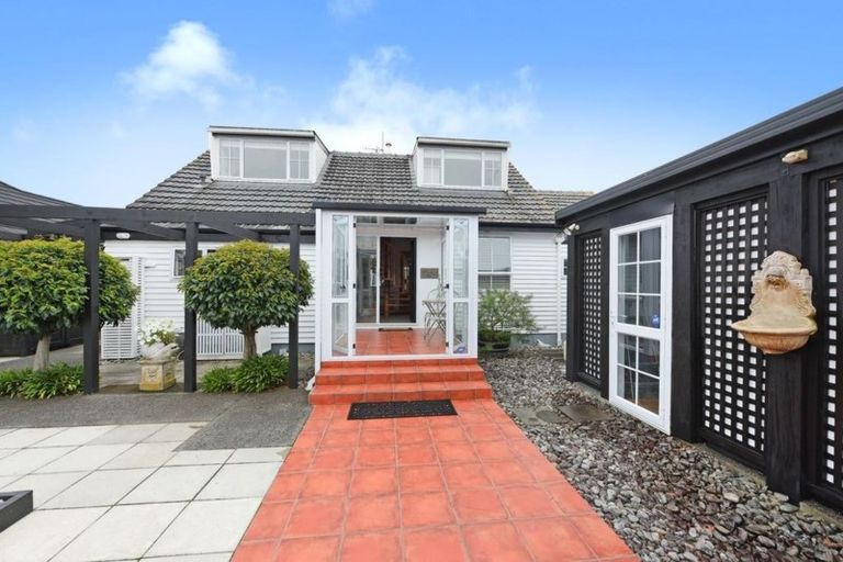 Photo of property in 9 Oak Street, Ebdentown, Upper Hutt, 5018