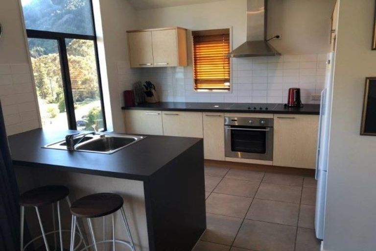 Photo of property in Arno Apartment, 7/8 Mckerrow Place, Sunshine Bay, Queenstown, 9300