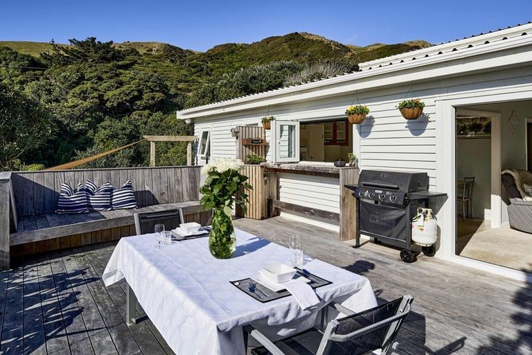 Photo of property in 5 Te Pari Pari Road, Pukerua Bay, 5026