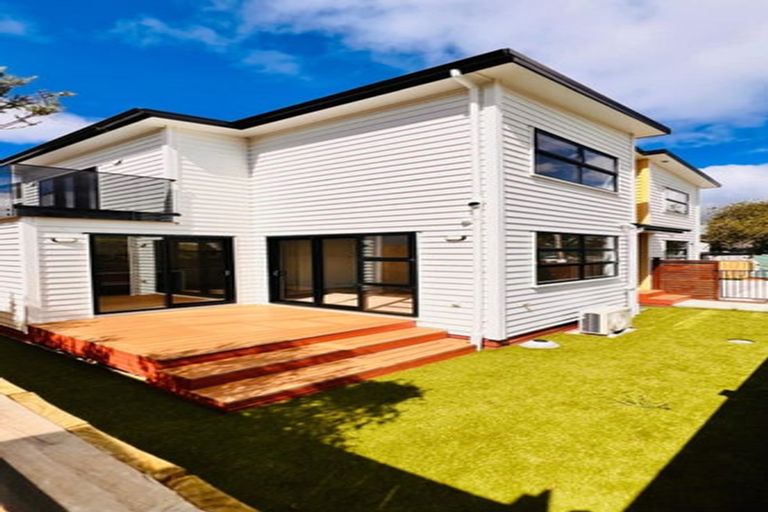 Photo of property in 44a Godley Road, Green Bay, Auckland, 0604