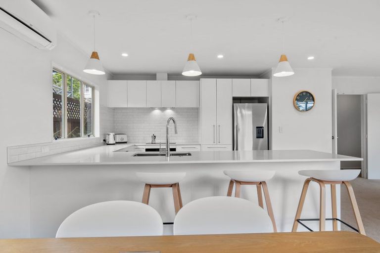 Photo of property in 2/893 Beach Road, Waiake, Auckland, 0630