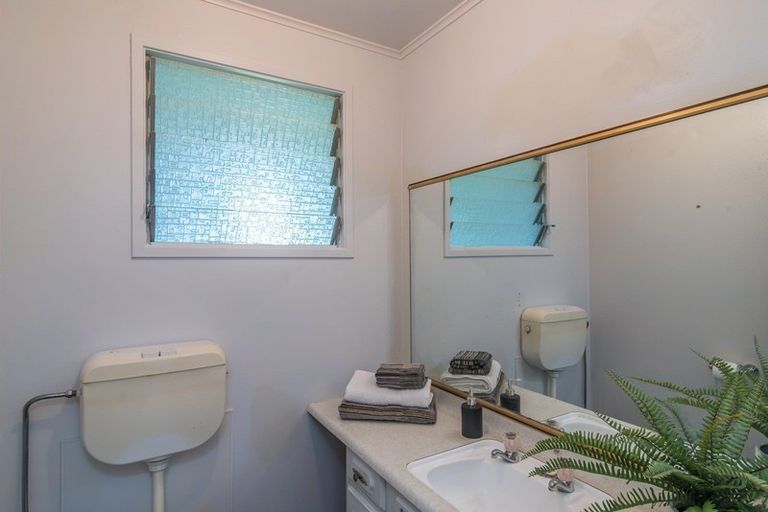 Photo of property in 246 Te Moana Road, Waikanae, 5036