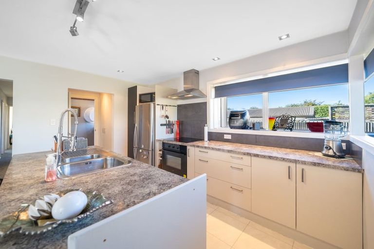 Photo of property in 14 Bideford Place, Dallington, Christchurch, 8061