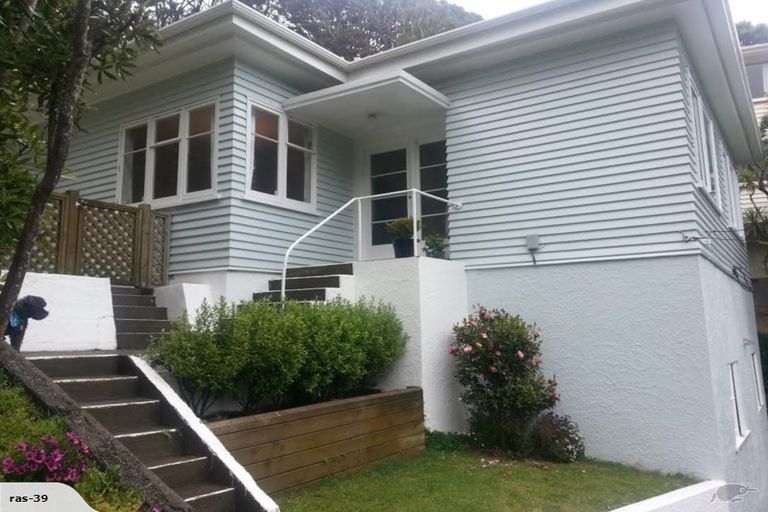 Photo of property in 39 Randwick Road, Northland, Wellington, 6012