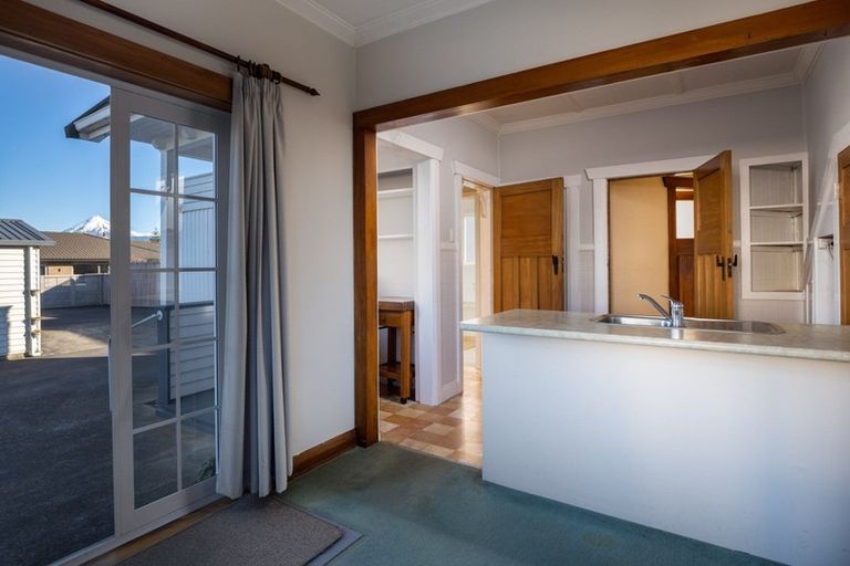 Photo of property in 37 Wallace Place, Westown, New Plymouth, 4310