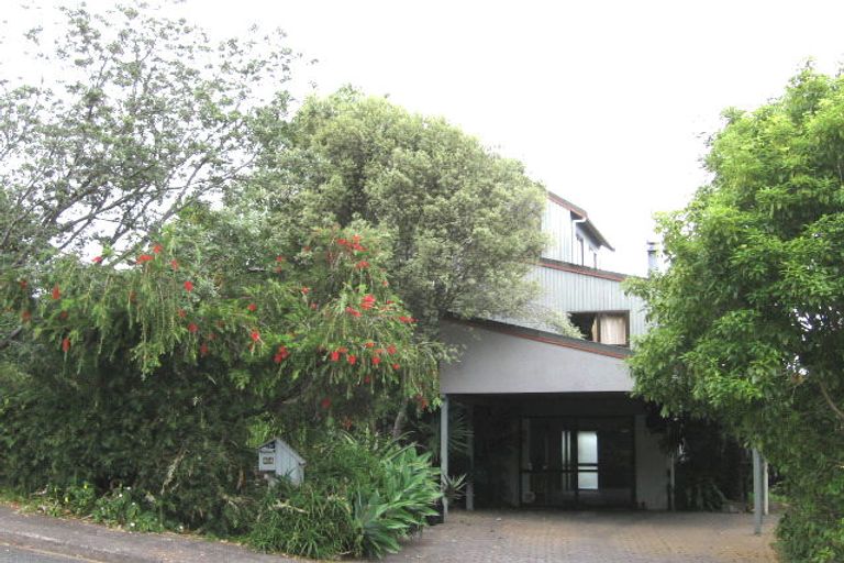 Photo of property in 64 Rosecamp Road, Beach Haven, Auckland, 0626