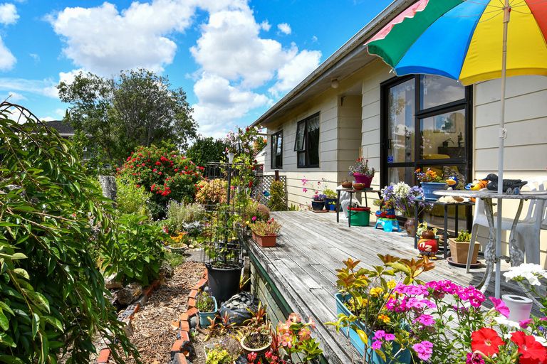 Photo of property in 1/94 Roberts Road, Te Atatu South, Auckland, 0610