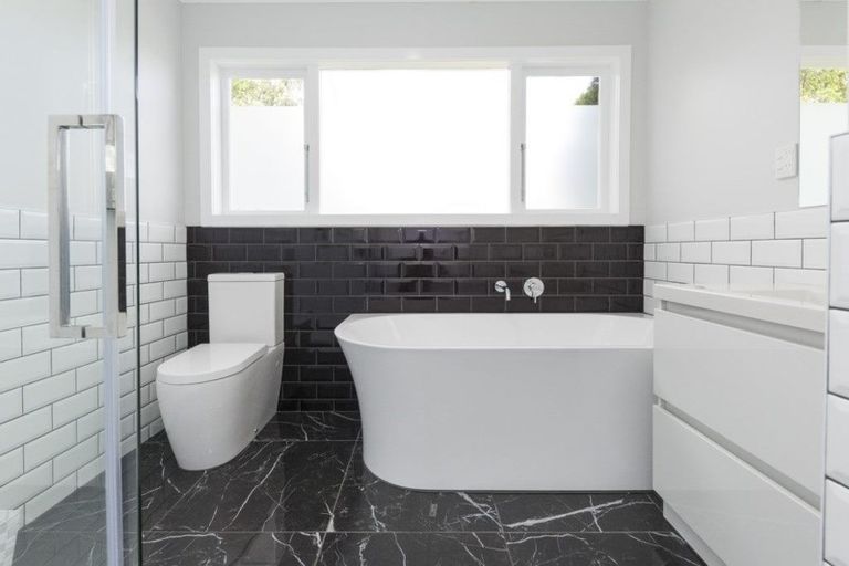 Photo of property in 10 Pitama Road, Awapuni, Palmerston North, 4412