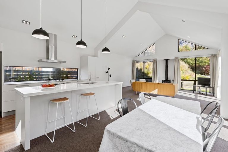 Photo of property in 16 Harrys Close, Arthurs Point, Queenstown, 9371