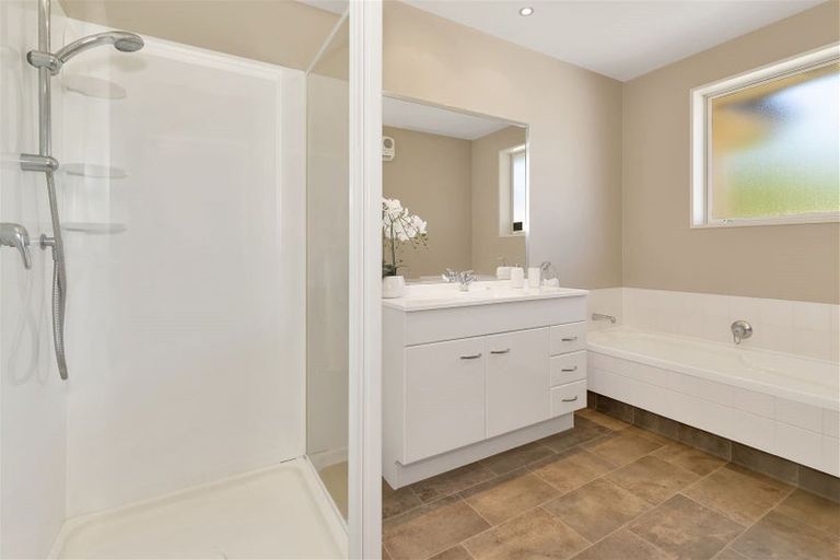 Photo of property in 2 Hillview Place, Amberley, 7410