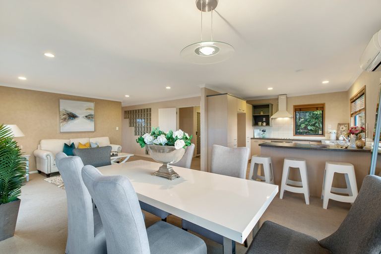 Photo of property in 132 Redoubt Road, Goodwood Heights, Auckland, 2105