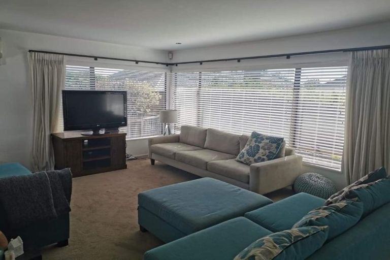 Photo of property in 1/114 Ocean View Road, Northcote, Auckland, 0627