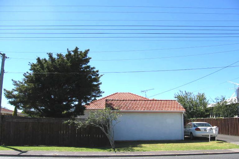Photo of property in 1/90 Nile Road, Milford, Auckland, 0620
