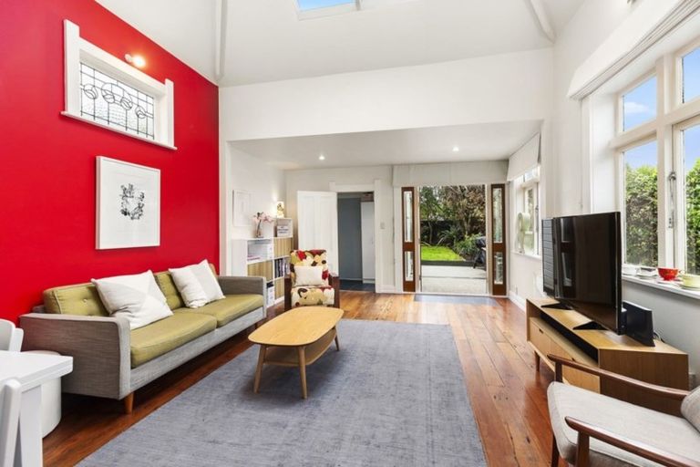 Photo of property in 18 Milton Street, Berhampore, Wellington, 6023