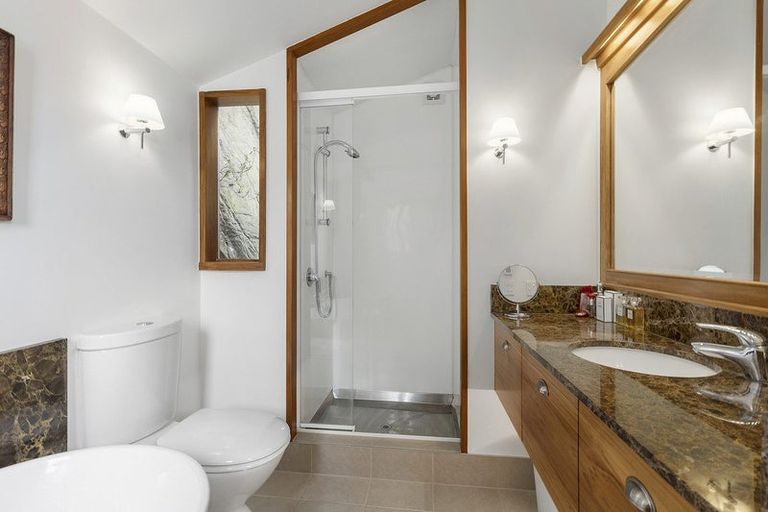 Photo of property in 385 Karaka Bay Road, Karaka Bays, Wellington, 6022