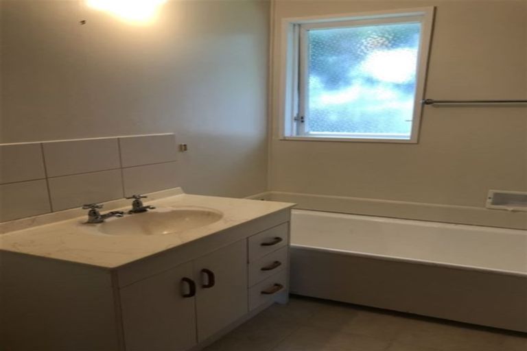 Photo of property in 46 Advene Road, Cockle Bay, Auckland, 2014