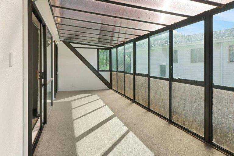 Photo of property in 39 Thurleigh Grove, Karori, Wellington, 6012