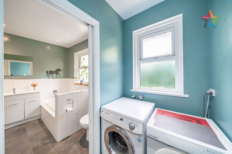 Photo of property in 46 Maungaraki Road, Korokoro, Lower Hutt, 5012