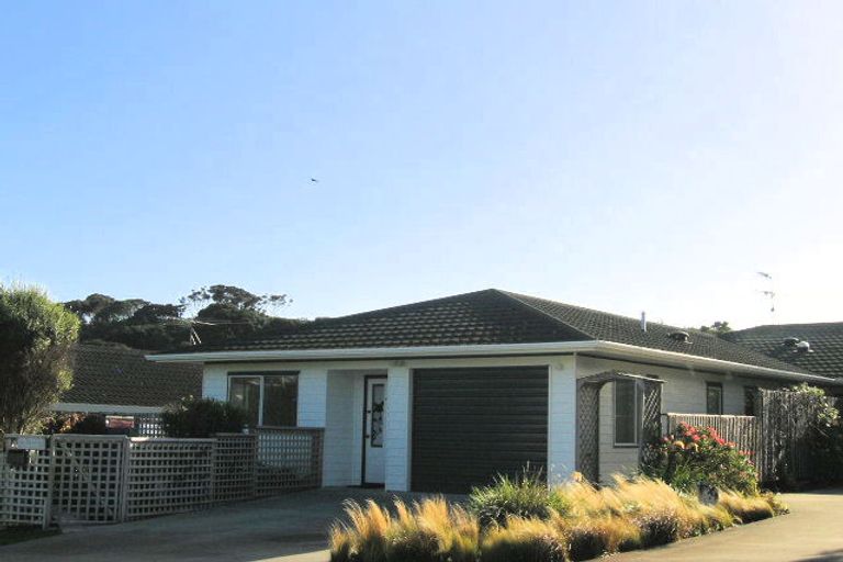Photo of property in 1a Westridge, Camborne, Porirua, 5026
