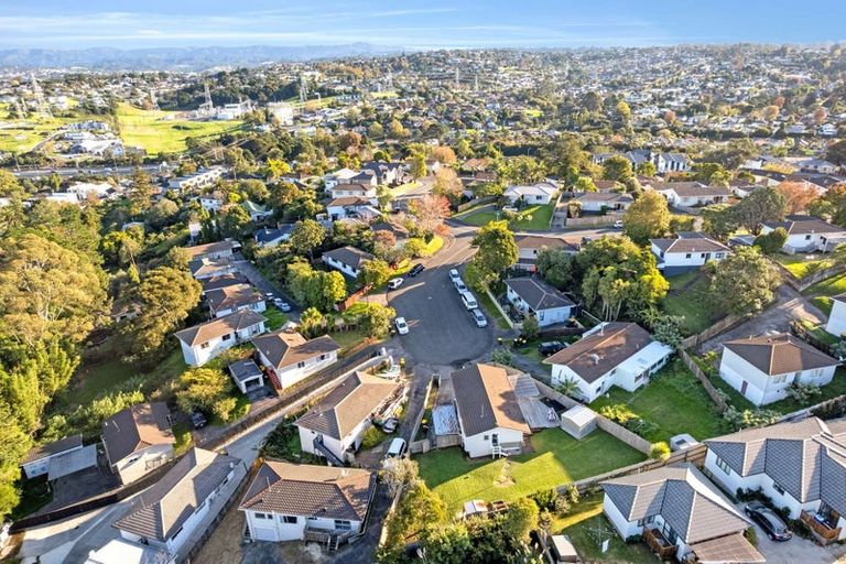 Photo of property in 6 Fernhaven Place, Massey, Auckland, 0614