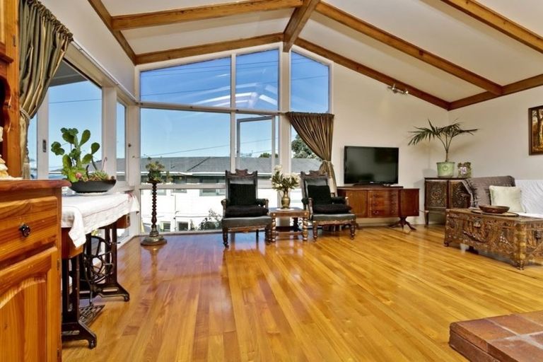 Photo of property in 421 East Coast Road, Mairangi Bay, Auckland, 0630