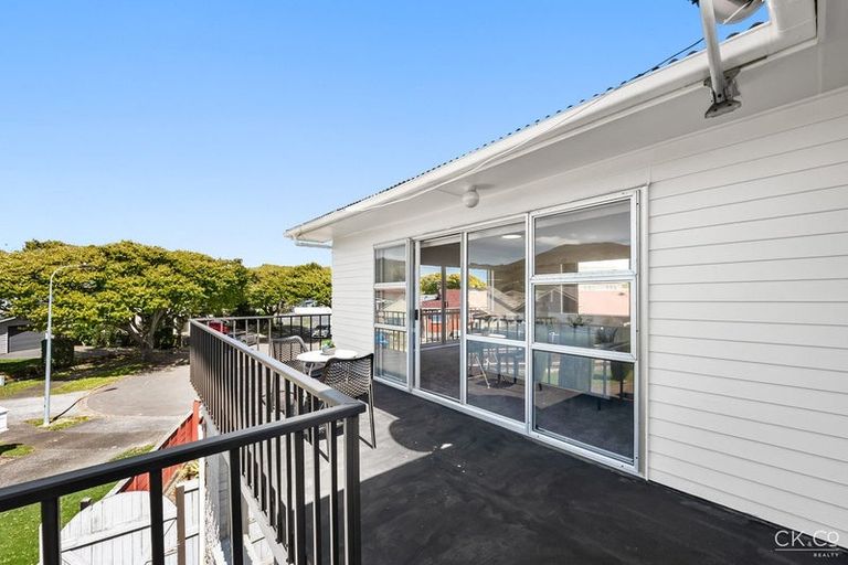 Photo of property in 5 Ferretti Grove, Avalon, Lower Hutt, 5011