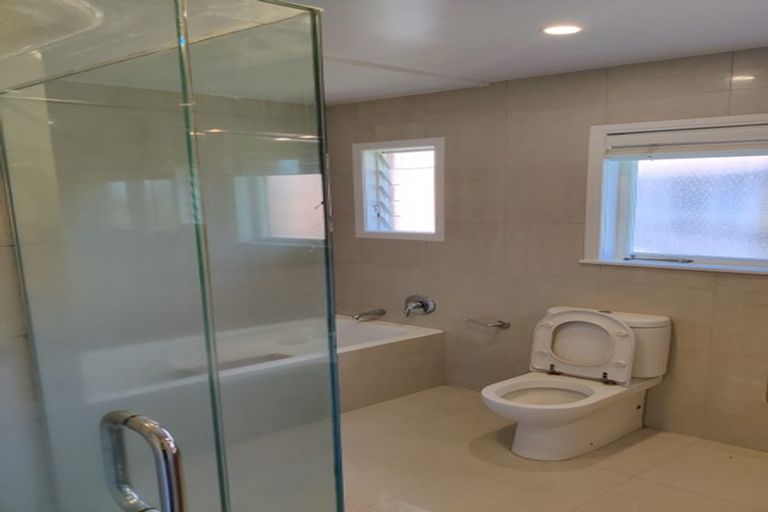 Photo of property in 4 Tiki Street, New Lynn, Auckland, 0600