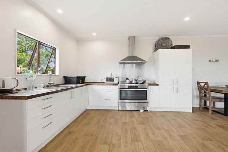 Photo of property in 129 Mcleod Road, South Head, Helensville, 0874